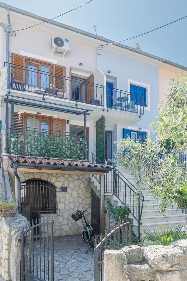 Ferienwohnung Apartmen Plus U Centru Blizu Plaze Njivice Exterior foto