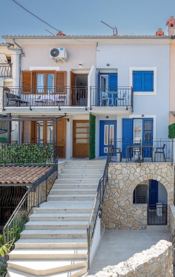 Apartmen Plus U Centru Blizu Plaze Njivice Exterior foto